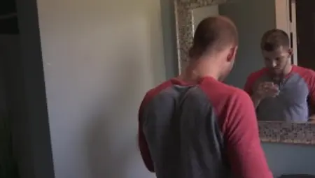 BROMO.com: Muscle hunk helps with handjob