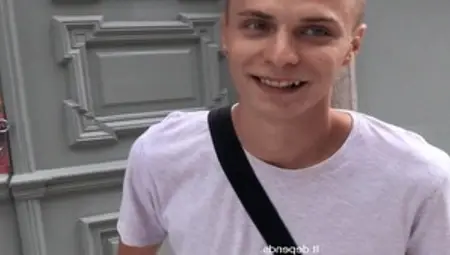 CzechHunter: Vulgar gets down for money outdoors