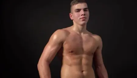 EastBoys - Bodybuilder enjoys hard fucking