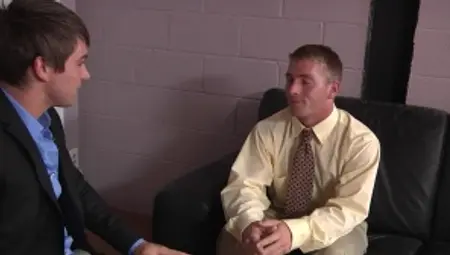 Str8togay.com - Muscled american hunk enjoying big dick guy