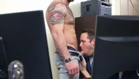 Maskurbate: Loud sex alongside muscled driver