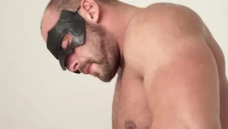 Maskurbate: Famous Thomas Friedl cumshot in the bed