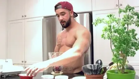 Maskurbate: Rough nailing & delicious bodybuilder