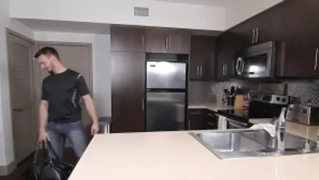 Str8toGay.com - Muscle hunk really enjoys hard pounding