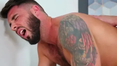 Str8toGay.com: Slamming hard and inked american hunk