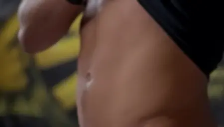 BROMO.com - Muscle Ryan wrestling video