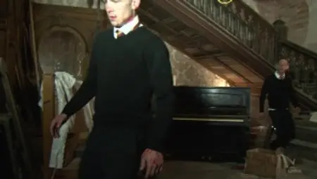 Men of UK: Blowjobs next to athletic inked british hunk