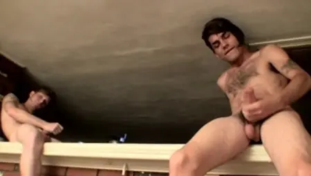 StraightNakedThugs.com: American Devin Reynolds masturbating