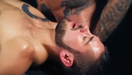 BROMO.com - Pierced finds pleasure in edging