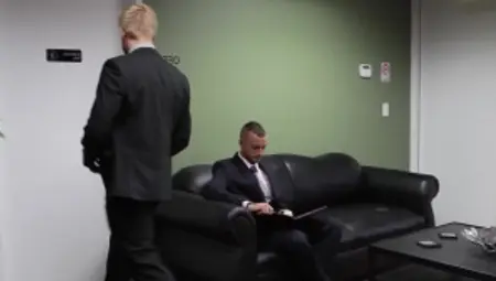 The Gay Office - Finds pleasure in the best sex