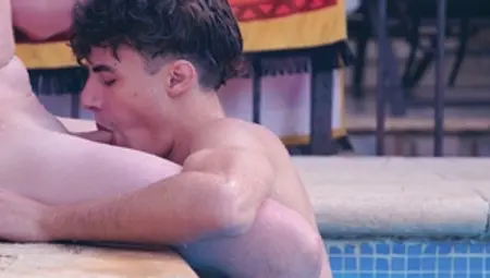 Der Bottom Trevor wird von Top Nico hart gefickt dort