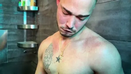 HotAFmen: Thiago's Sticky Shower