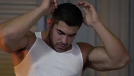 Bromo US: Muscle american hunk lusts masturbating