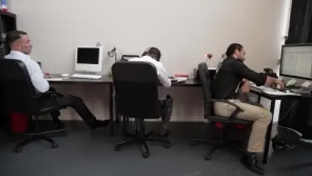 TheGayOffice.com: Real sex & bubble butt hunk