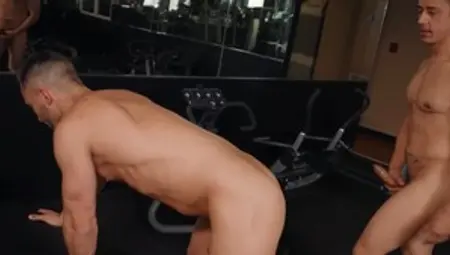 DrillMyHole.com: American doggy at the gym