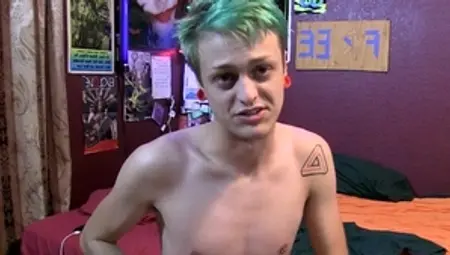 HomeMadeTwinks.com: Shaved trimmed american twink in the bed