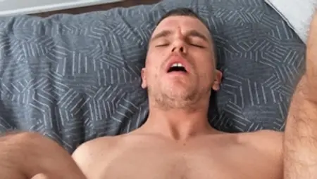 Str8chaser.com - American masturbating in the bed