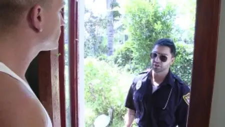 Str8toGay.com: Cop rushes nailing