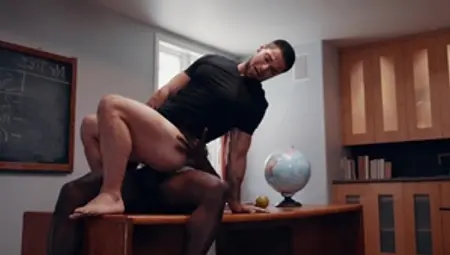 Icon Male: Student Aspen goes in for slamming hard